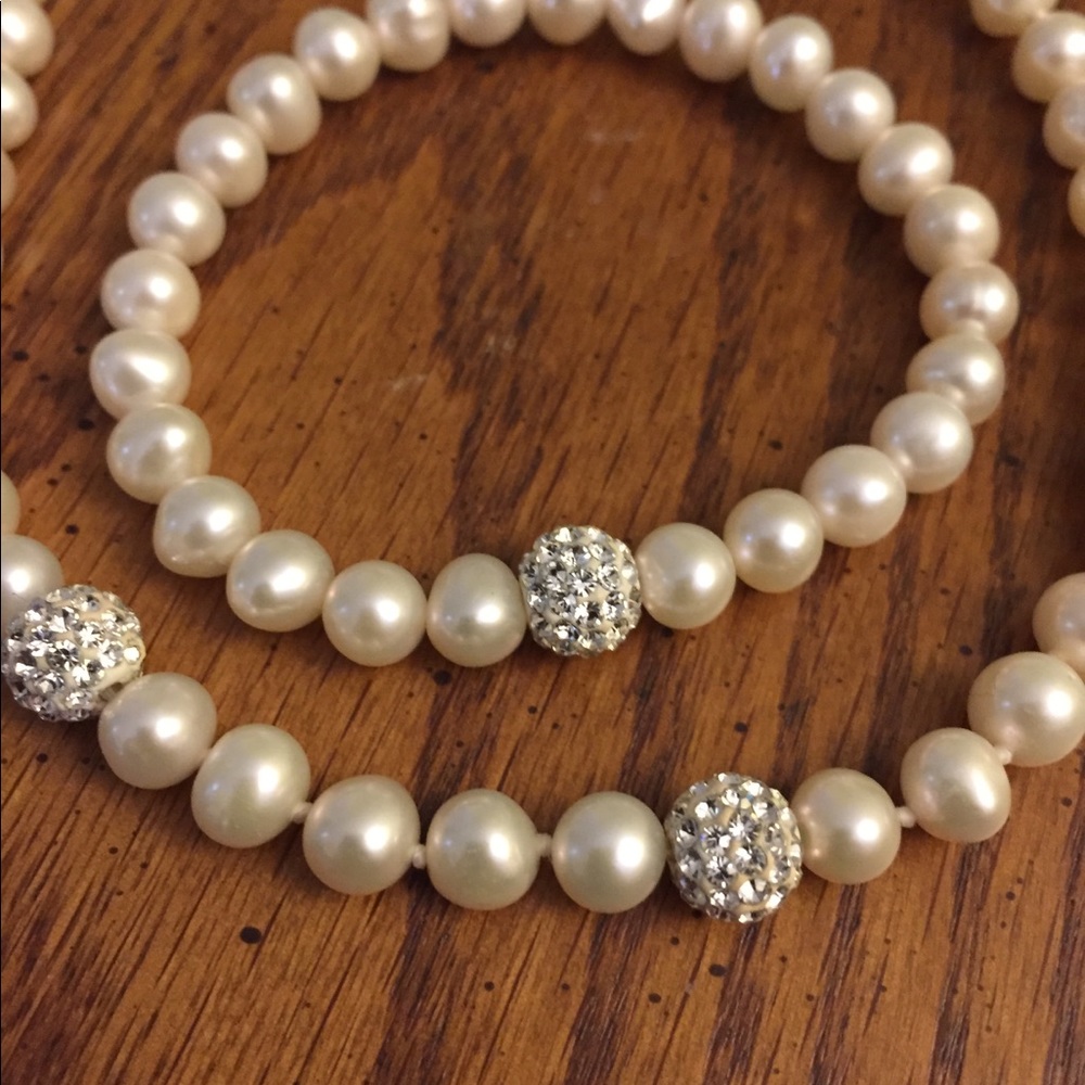 Freshwater pearl necklace and bracelet set